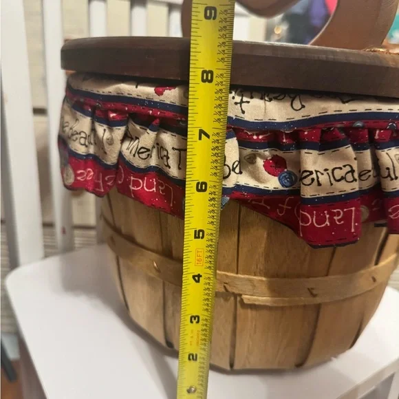 Vintage Sewing Bushel Basket Split Lid Floral Patriotic Theme - Picture 15 of 16